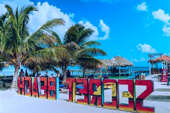 Evelyn, 36 — Escort in Western Paradise, Belize