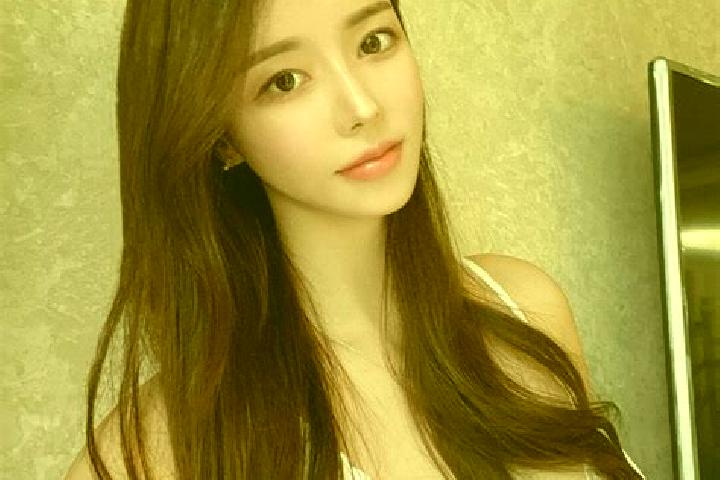 Evelyn, 36 — Escort in Xiaohebian, China