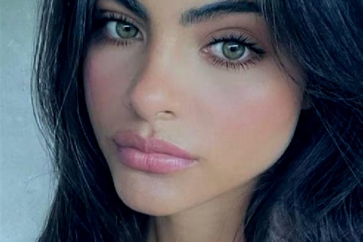 Evelyn, 37, a brunette green-eyed indian companion based in Guanfang. Offering Striptease, 69, Deep French Kissing, Fetish. Available for incall and outcall,...