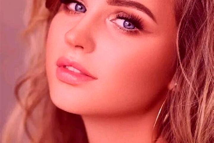 Evelyn, 37, a dark blonde blue-eyed slavic companion based in Pampachiri. Offering CIM, Couples, Deep French Kissing, Roleplay, Domination. Available for inc...