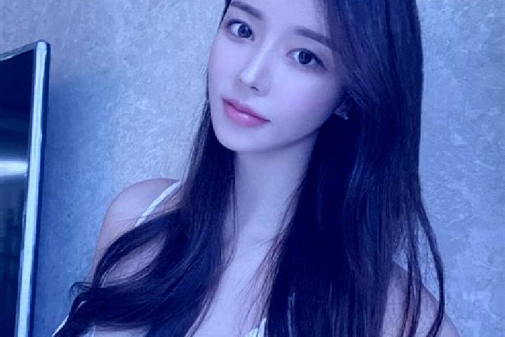 Evelyn, 37 — Escort in Zhengchang, China