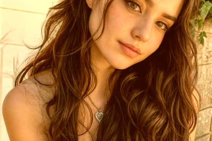 Evelyn, 39, a auburn amber-eyed middle eastern companion based in Villa Union. Offering Couples, Girlfriend Experience, Duos, Deep French Kissing, Erotic Mas...