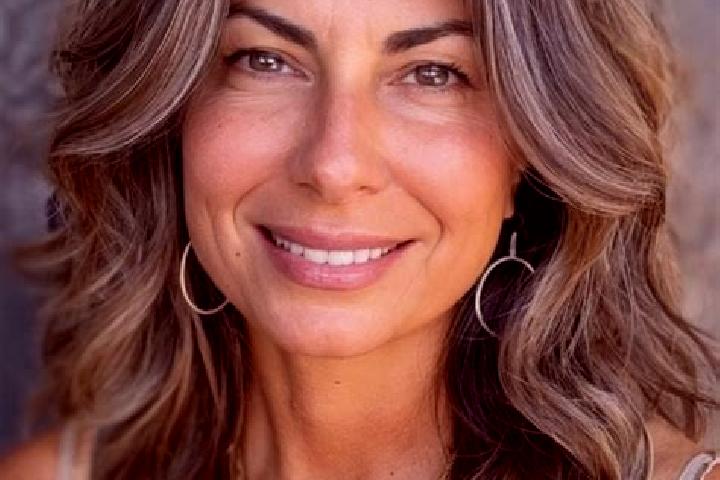 Evelyn, 39, a brunette grey-eyed middle eastern companion based in Luangue. Offering Girlfriend Experience, BDSM, A-Level, Overnight, Couples. Available for ...