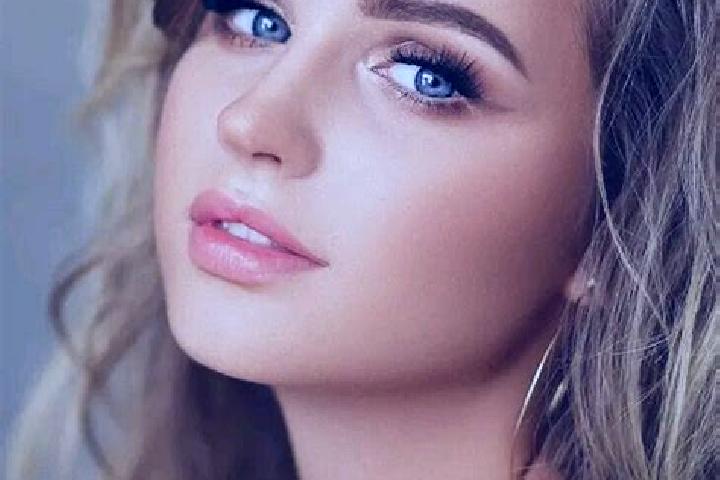 Evelyn, 39, a dark blonde blue-eyed mediterranean companion based in Ursulo Galvan. Offering A-Level, CIM, Prostate Massage. Available for incall and outcall...