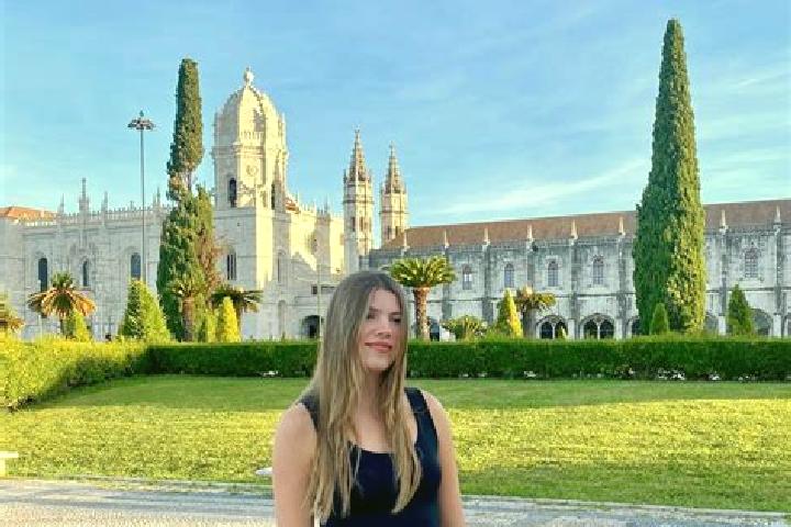 Grace, 20 — Escort in Lobao, Portugal