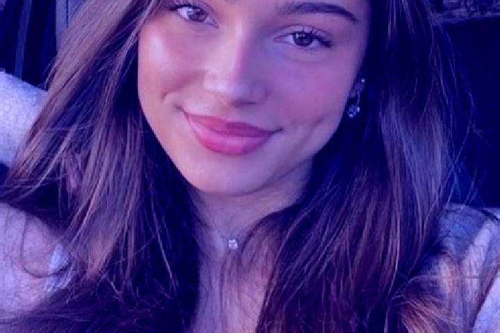 Grace, 21, a chestnut hazel-eyed slavic companion based in Puerto Rico. Offering Dinner Date, Erotic Massage, Travel Companion. Available for incall and outc...