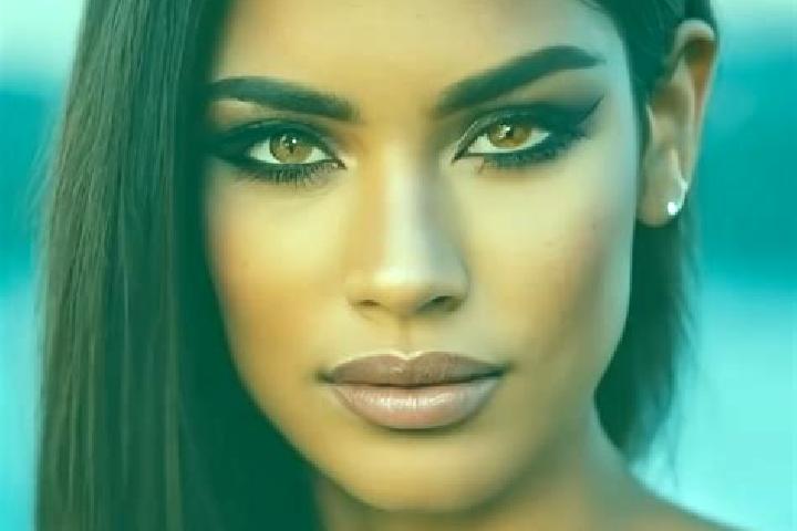 Grace, 21, a red dark-eyed latina companion based in Ashville. Offering Fetish, 69, OWO, Striptease, GFE. Available for incall and outcall, day and evening d...