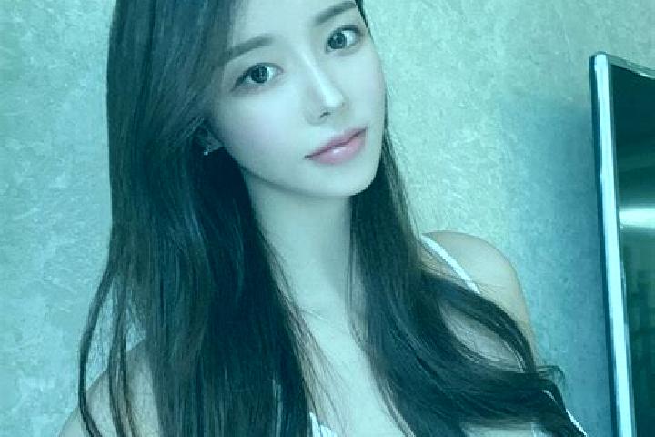 Grace, 21 — Escort in Suzigou, China