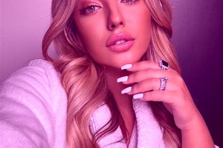 Grace, 22, a blonde amber-eyed latina companion based in Badacsonytoerdemic. Offering Dinner Date, Overnight, Massage, Party Girl. Available for incall and o...