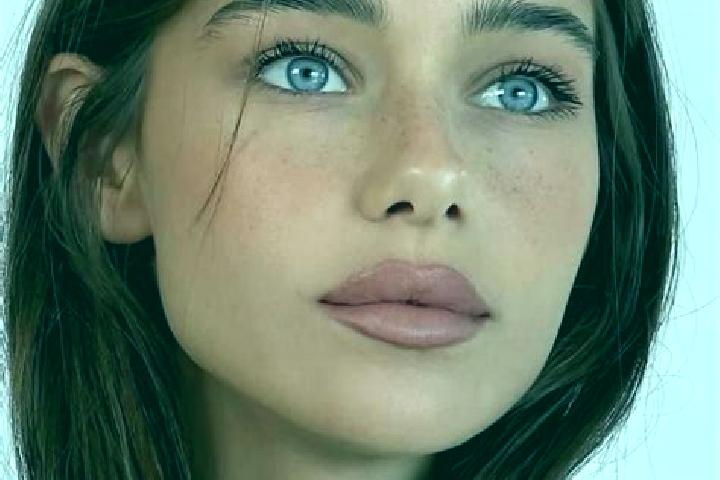 Grace, 22, a brunette blue-eyed ebony companion based in Waepitak. Offering CIM, 69, Massage, Erotic Massage. Available for incall and outcall, day and eveni...