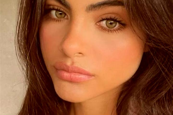 Grace, 22, a brunette dark-eyed middle eastern companion based in Grand Tower. Offering Roleplay, Prostate Massage, BDSM, Couples. Available for incall and o...