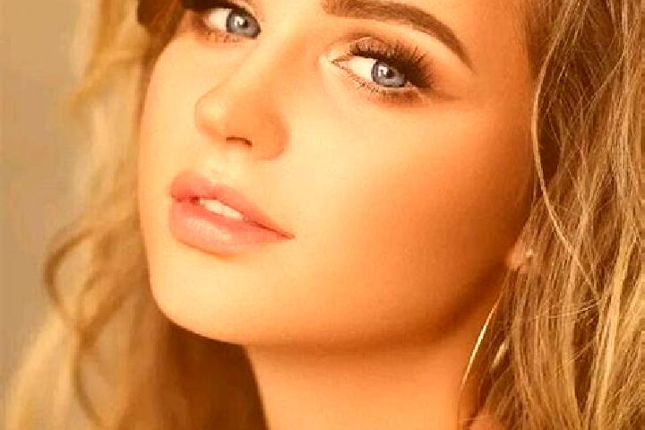 Grace, 22, a dark blonde blue-eyed caribbean companion based in Sumice. Offering Tantra, Striptease, Dinner Date, Erotic Massage, Travel Companion. Available...