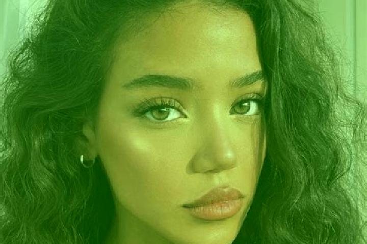 Grace, 23, a black brown-eyed caucasian companion based in Perrigny. Offering Overnight, Party Girl, Dinner Date. Available for incall and outcall, day and e...
