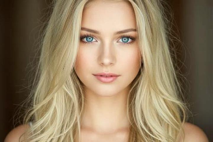 Grace, 23, a blonde dark-eyed mixed companion based in Caloundra. Offering OWO, Roleplay. Available for incall and outcall, overnight bookings available.