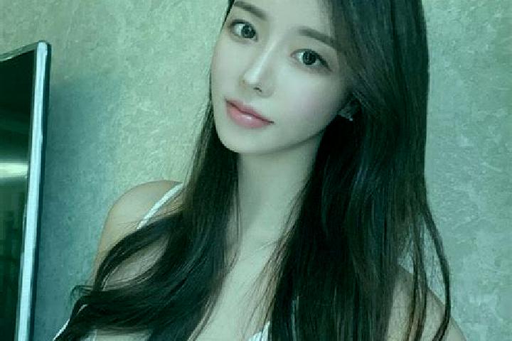 Grace, 23 — Escort in Gaiwei, China