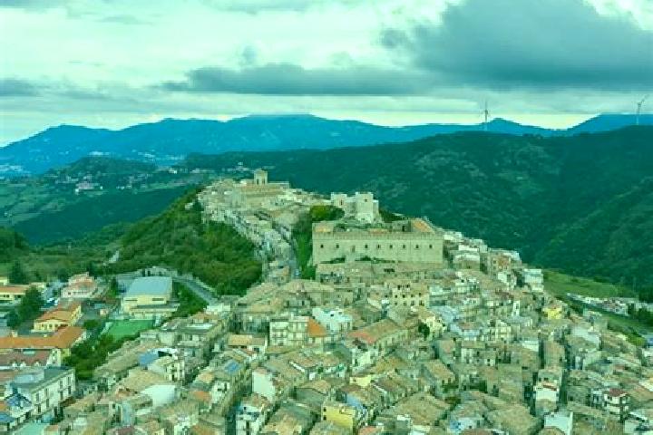 Grace, 23 — Escort in Montalbano Elicona, Italy