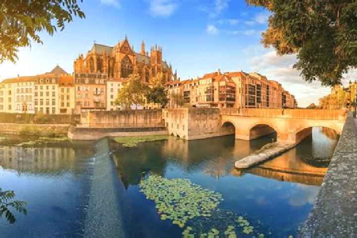 Grace, 23 — Escort in Pont-de-Metz, France