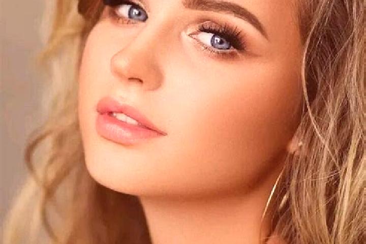 Grace, 24, a dark blonde blue-eyed mediterranean companion based in Coopers Plains. Offering BDSM, Duos, Domination, Party Girl. Available for incall and out...