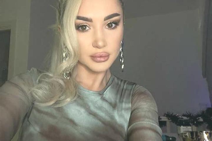 Grace, 24, a dark blonde grey-eyed middle eastern companion based in Yatton. Offering Travel Companion, BDSM, GFE. Available for incall and outcall, day and ...