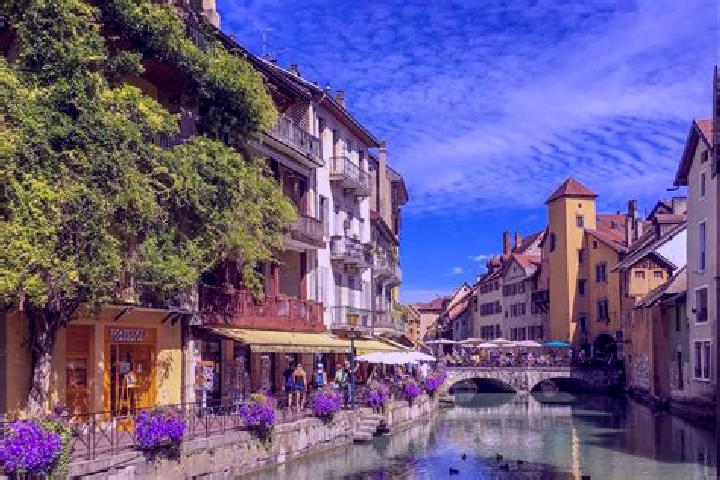 Grace, 24 — Escort in Neau, France