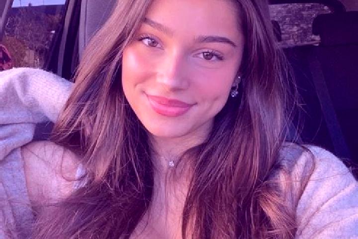 Grace, 26, a brunette blue-eyed mediterranean companion based in Asenray. Offering Party Girl, Duos, Overnight, BDSM. Available for incall and outcall, day a...