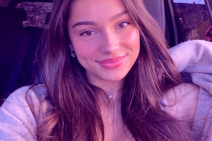 Grace, 26, a brunette blue-eyed mixed companion based in Belen. Offering Deep French Kissing, Erotic Massage. Available for incall and outcall, overnight boo...