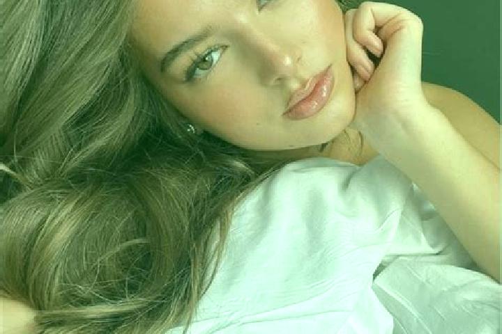 Grace, 26, a brunette hazel-eyed latina companion based in Carpineto della Nora. Offering Erotic Massage, Overnight. Available for incall and outcall, overni...