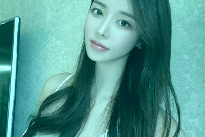 Grace, 26 — Escort in Qiangma, China