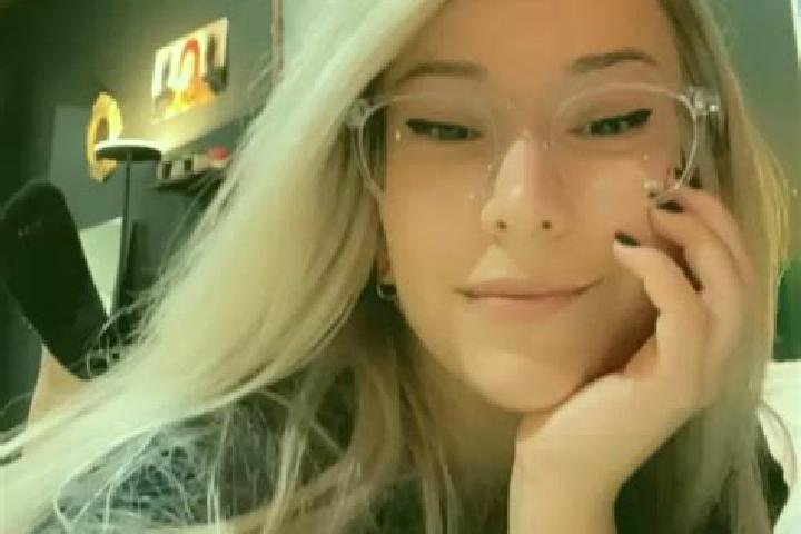 Grace, 27, a blonde grey-eyed asian companion based in Lengefeld. Offering Party Girl, Duos, Striptease. Available for incall and outcall, day and evening da...