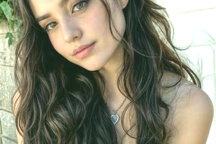 Grace, 27, a brunette hazel-eyed middle eastern companion based in Mere. Offering OWO, Overnight, Striptease. Available for incall and outcall, day and eveni...