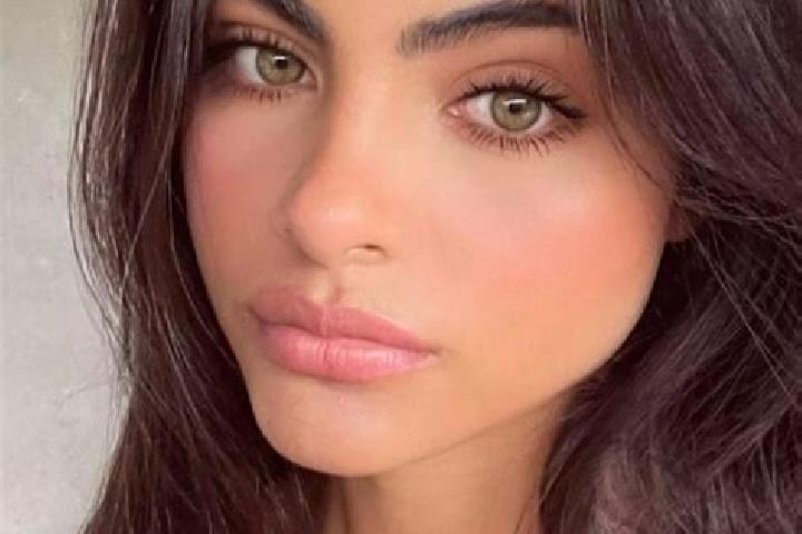 Grace, 27, a dark blonde hazel-eyed middle eastern companion based in Joanna. Offering Tantra, Massage, Duos, CIM. Available for incall and outcall, day and ...