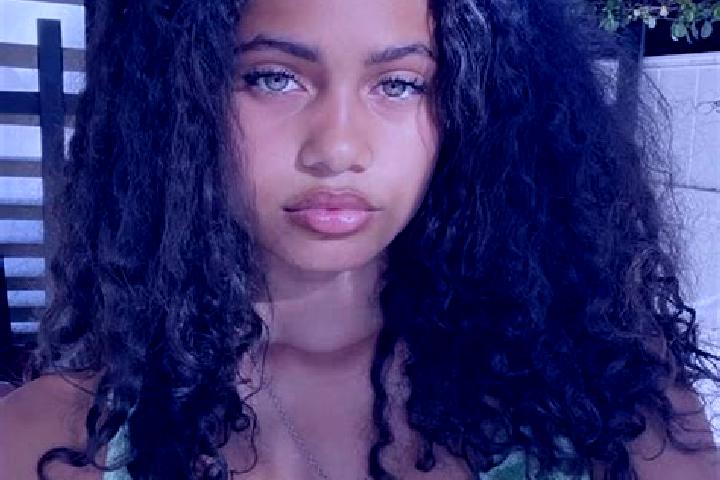 Grace, 27, a red green-eyed mixed companion based in Pilaya. Offering CIM, Erotic Massage, Party Girl, Duos, 69. Available for incall and outcall, day and ev...