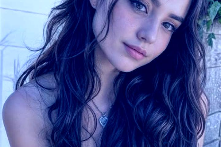 Grace, 28, a auburn hazel-eyed slavic companion based in Uxbridge. Offering Party Girl, Erotic Massage, Travel Companion, Striptease, CIM. Available for inca...