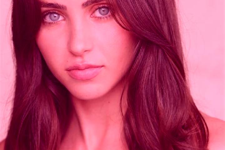 Grace, 29, a brunette hazel-eyed mediterranean companion based in Zamora Pico de Oro. Offering Roleplay, Girlfriend Experience, Striptease, A-Level. Availabl...