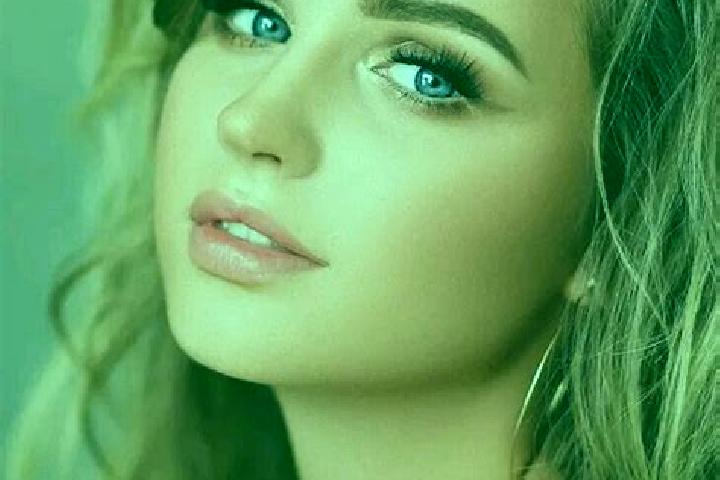 Grace, 30, a dark blonde blue-eyed caribbean companion based in Macclesfield. Offering Tantra, Domination, Fetish, Deep French Kissing, Dinner Date. Availabl...