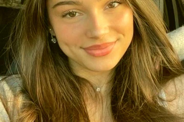 Grace, 31, a brunette hazel-eyed latina companion based in Rokem Barat. Offering GFE, 69, Roleplay. Available for incall and outcall, day and evening dates.