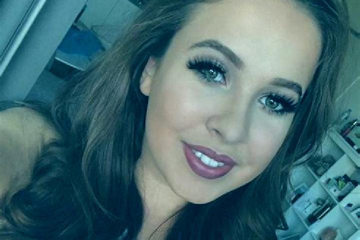 Grace, 31, a red grey-eyed european companion based in Villarroya del Campo. Offering 69, BDSM, OWO, Couples. Available for incall and outcall, day and eveni...