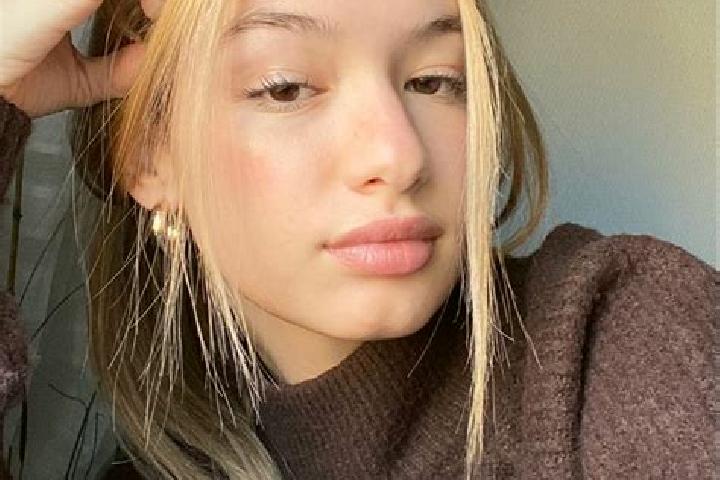 Grace, 34, a blonde brown-eyed ebony companion based in Kudali. Offering Couples, Massage, Party Girl. Available for incall and outcall, day and evening dates.