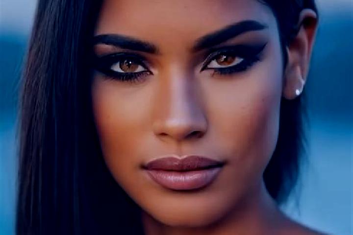 Grace, 34, a brunette dark-eyed latina companion based in Tollegno. Offering Massage, Couples, 69. Available for incall and outcall, overnight bookings avail...