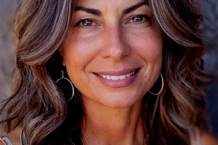 Grace, 34, a brunette grey-eyed mixed companion based in Ouelle. Offering BDSM, Erotic Massage, Deep French Kissing, Party Girl, Couples. Available for incal...
