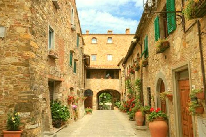 Grace, 34 — Escort in Poggio San Marcello, Italy