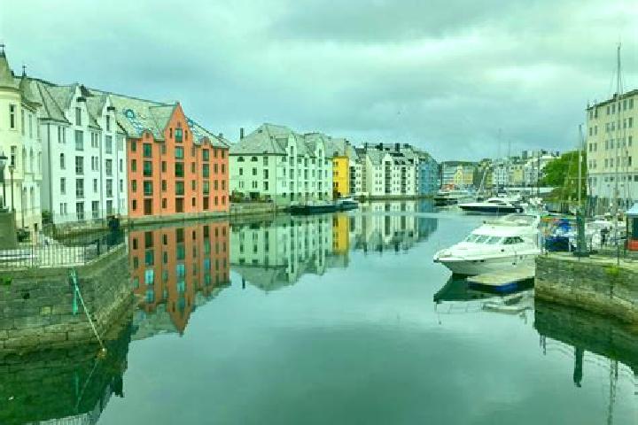 Grace, 35 — Escort in Alesund, Norway