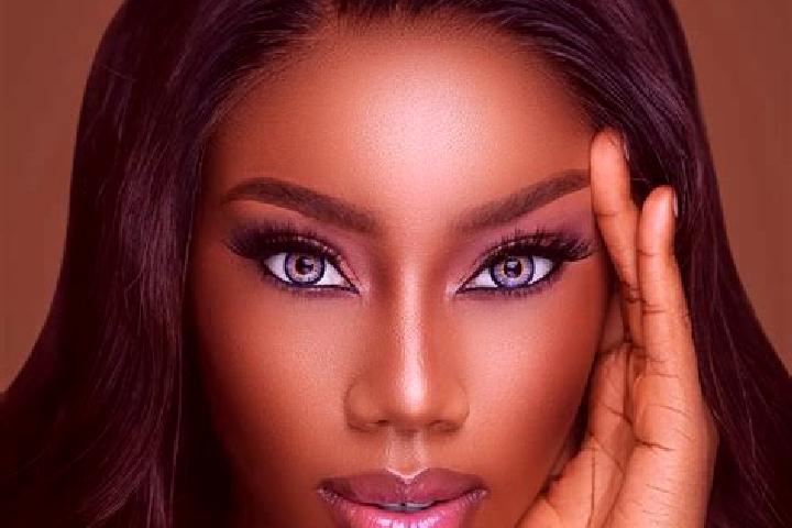 Grace, 36, a chestnut blue-eyed ebony companion based in Abakaliki. Offering GFE, Massage, Striptease. Available for incall and outcall, day and evening dates.