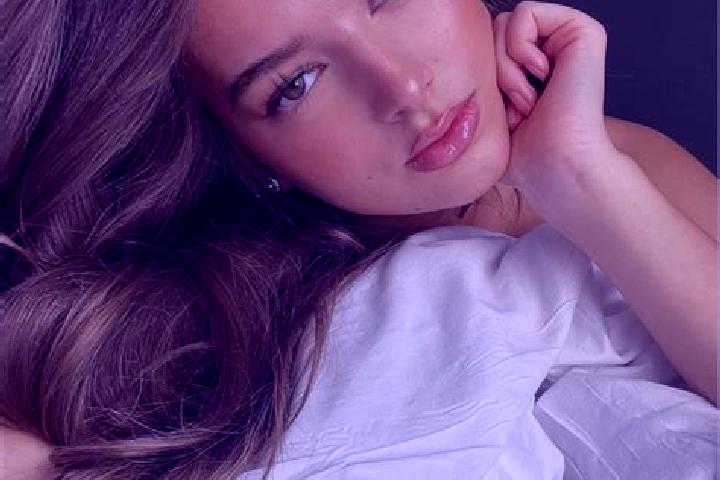 Grace, 37, a brunette hazel-eyed latina companion based in Lisnyky. Offering Erotic Massage, Roleplay, Dinner Date. Available for incall and outcall, overnig...