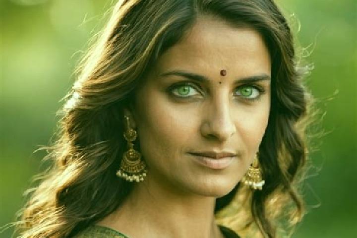 Grace, 37, a chestnut green-eyed indian companion based in Burley. Offering A-Level, Prostate Massage, Dinner Date. Available for incall and outcall, overnig...
