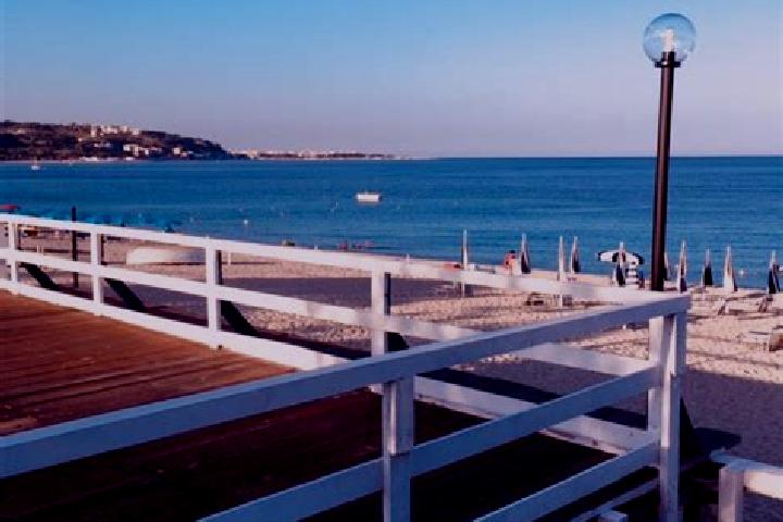 Grace, 38, a blonde brown-eyed caribbean companion based in Montepaone Lido. Offering Couples, Overnight, OWO, Roleplay. Available for incall and outcall, ov...