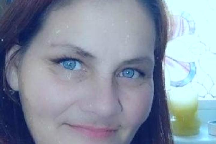 Grace, 38, a red grey-eyed caucasian companion based in Confey. Offering OWO, Couples, Massage. Available for incall and outcall, day and evening dates.