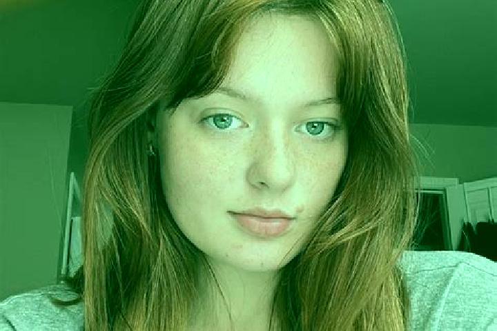 Hannah, 20, a red dark-eyed european companion based in Mumbondo. Offering CIM, GFE, BDSM, OWO. Available for incall and outcall, day and evening dates.