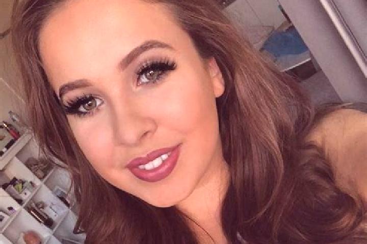 Hannah, 20, a red dark-eyed middle eastern companion based in Crocetta del Montello. Offering Tantra, Duos, Striptease, Roleplay, Domination. Available for i...
