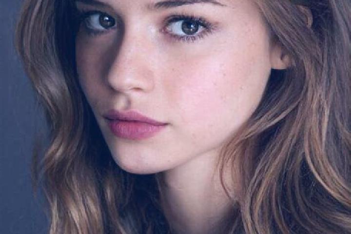 Hannah, 21, a auburn hazel-eyed mixed companion based in els Pallaresos. Offering Domination, GFE, BDSM. Available for incall and outcall, day and evening da...